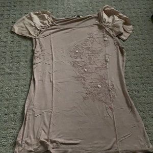 RW&CO beautiful flower detailing tee